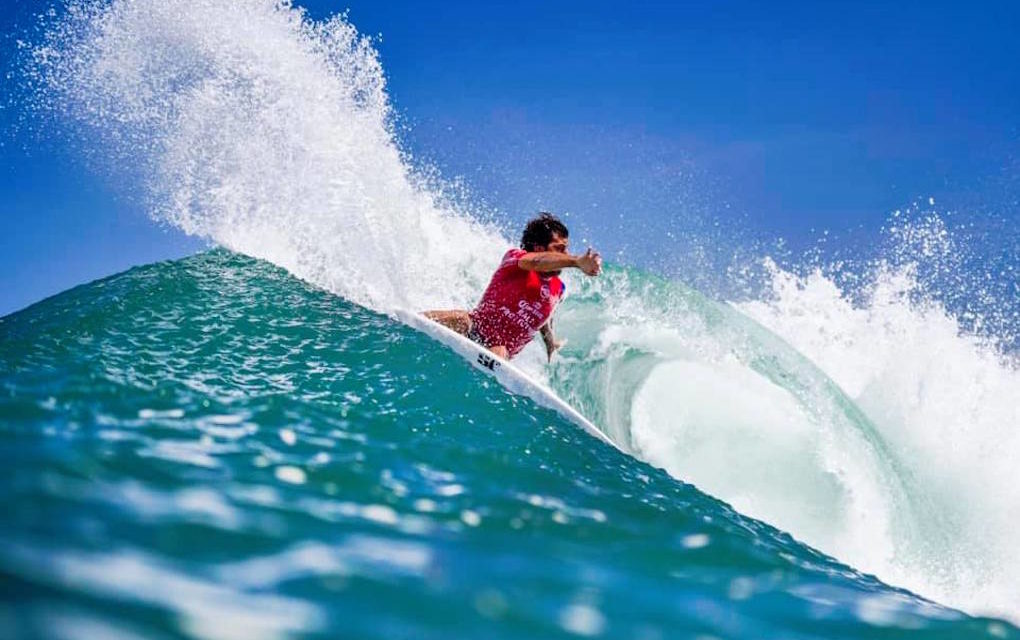 Surf : Le Réunionnais Jérémy Florès qualifié pour les JO