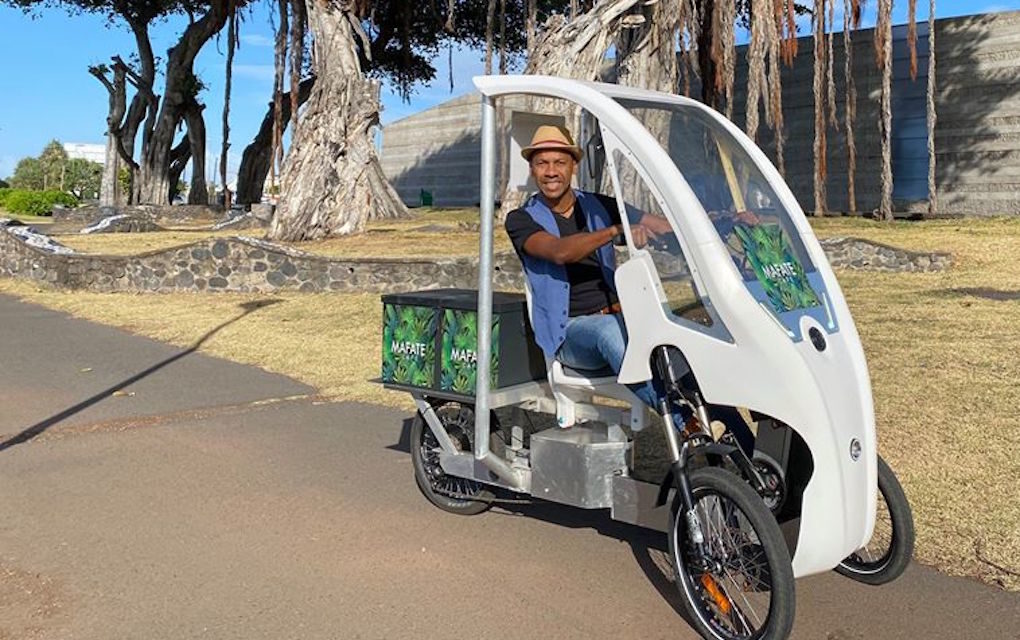 Au Mafate Café, les livraisons se font en tricycle solaire « made in Réunion »